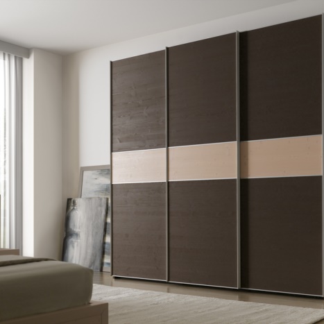 Armadio Lorena in Abete spazzolato con ante scorrevoli tinta  Wenge' con inserto in Avorio 