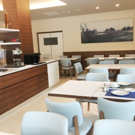 Sala colazioni Hotel Cristina con mobile Buffet in Noce Canaletto 